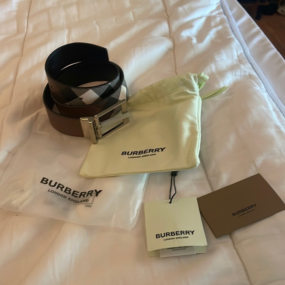 AUTHENTIC BURBERRY REVERSIBLE BELT